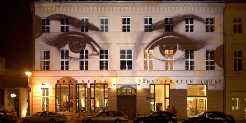 Das Arte Luise Kunsthotel bei Nacht in Berlin Mitte