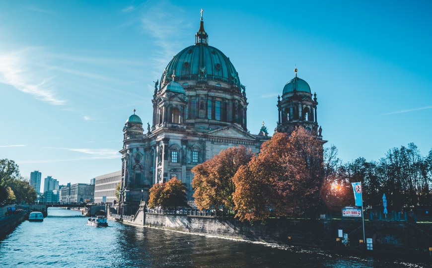 Der Berliner Dom an der Spree im Zentrum von Berlin