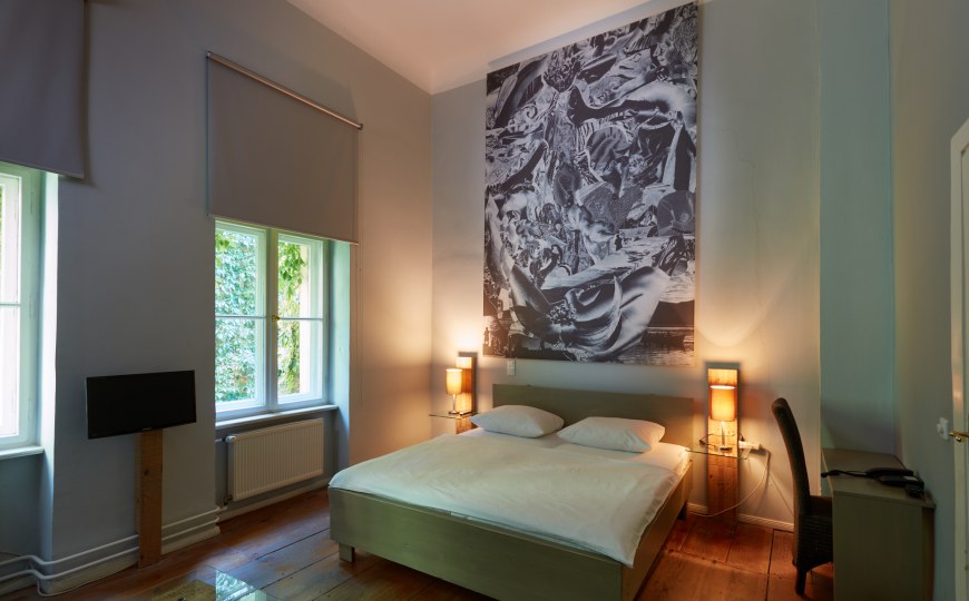 Helles Zimmer mit Doppelbett im Arte Luise Hotel