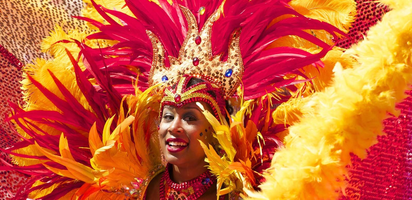 Frau beim Karneval im Kostüm